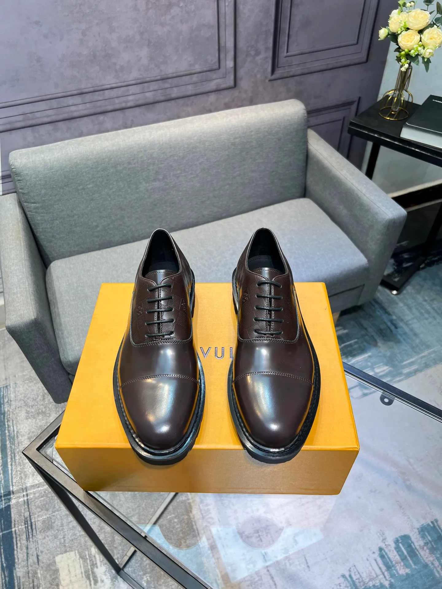 Men's shoes 💰820 [LV] - High-end quality - Upper: 🔝 tumbled cowhide, Nappa cowhide, brand logo sewn on shoe body - Lining: cowhide, foot pads; water-dyed cowhide - Outsole: TPR·rubber foam; two-color molded outsole -Super high quality control·Fine workmanship: highlighted (high-end·luxury·grade) -Size: 39-44 (38 45 can be customized)